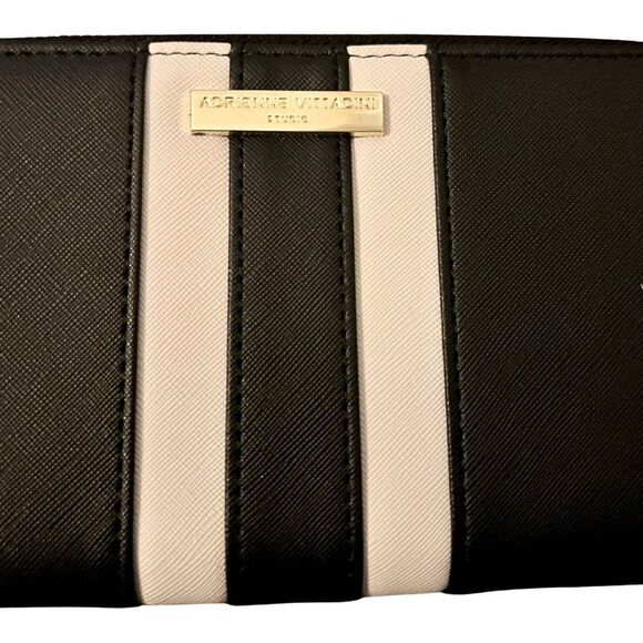 Great🎉 Condition ADRIENNE VITTADINI studio wallet approx 8x4.5- Elegant! - Picture 6 of 9